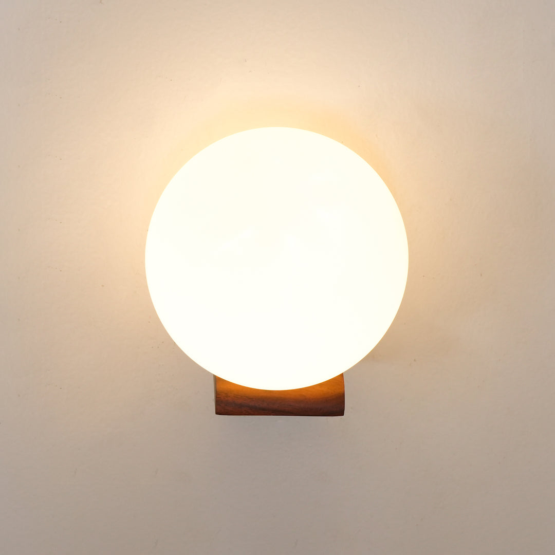 Evelyn Orb Wall Lamp - Vakkerlight