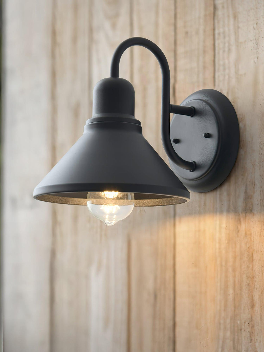 Fable Outdoor Wall Lamp - Vakkerlight