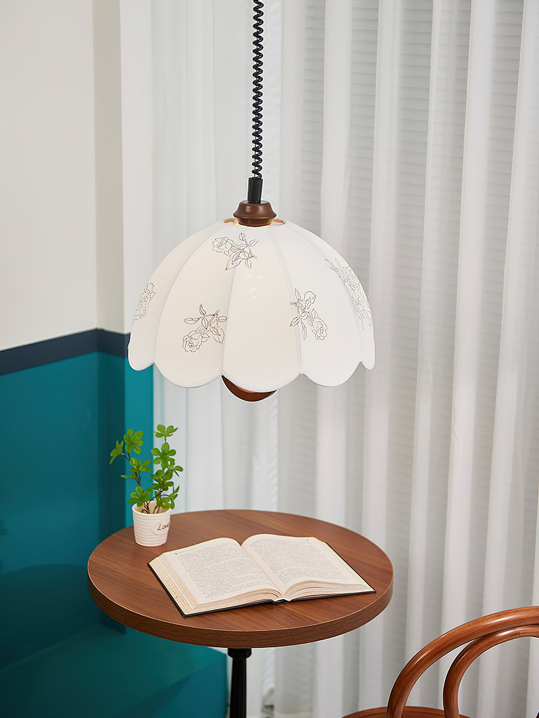 Floral Grace Pendant Lamp - Vakkerlight