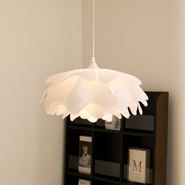 Bloemvormige witte hanglamp