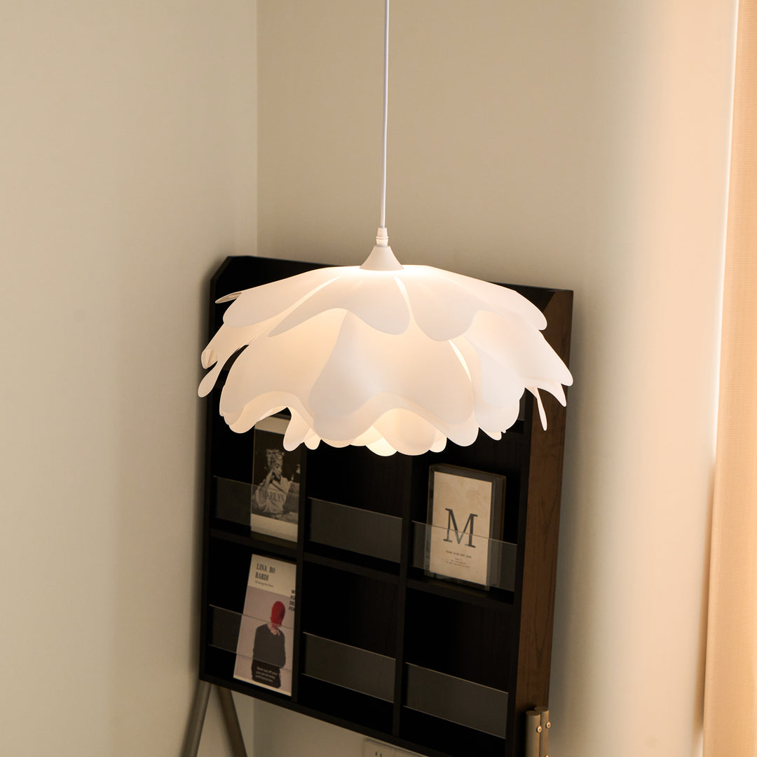 Bloemvormige witte hanglamp