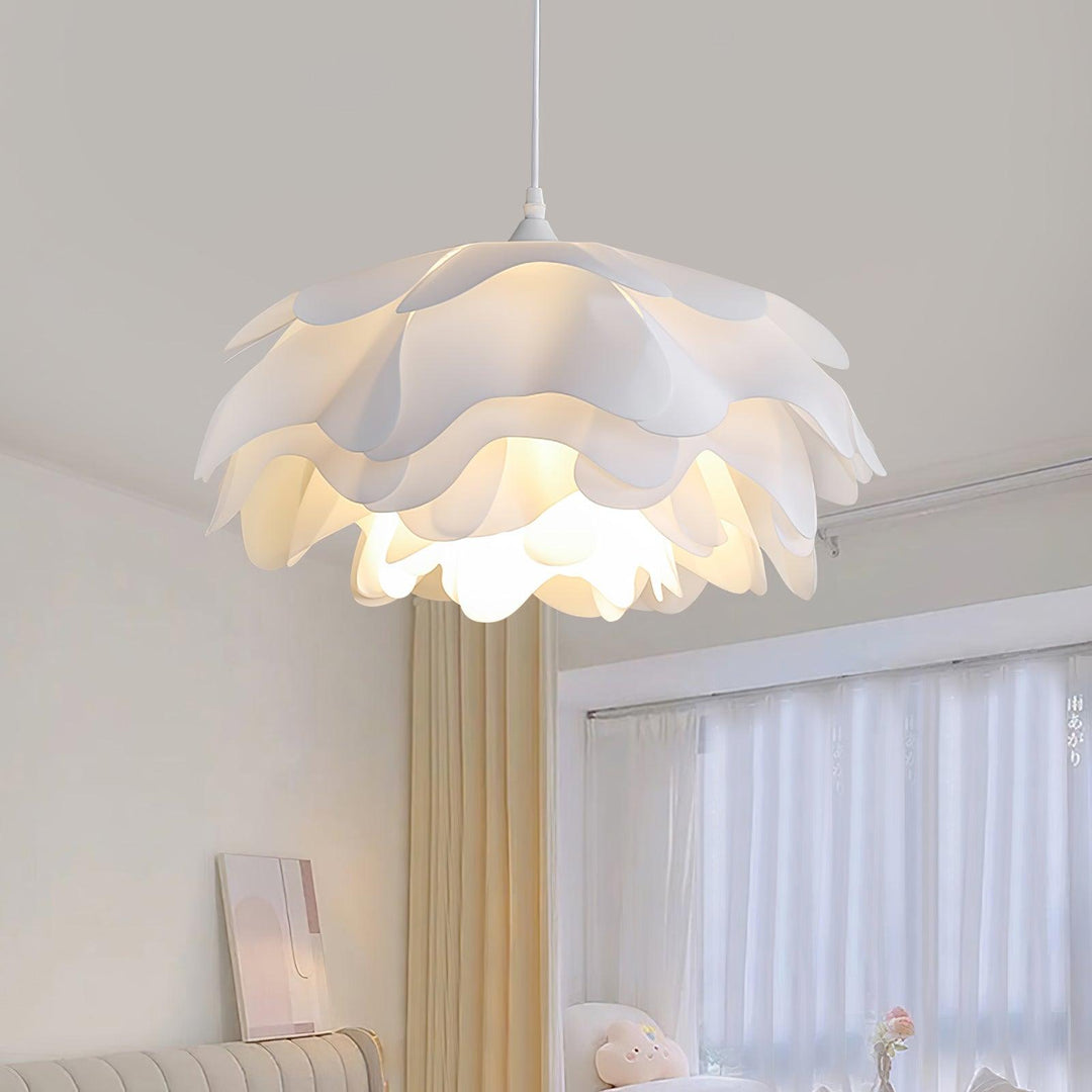 Flower Shaped White Pendant Lamp - Vakkerlight