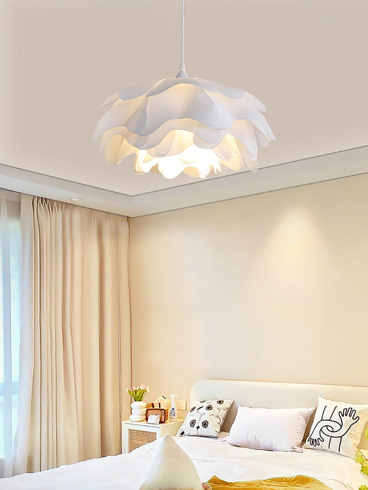 Flower Shaped White Pendant Lamp - Vakkerlight