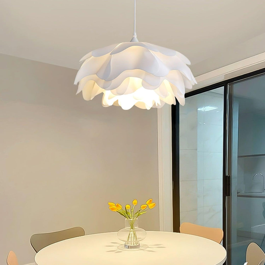 Flower Shaped White Pendant Lamp - Vakkerlight