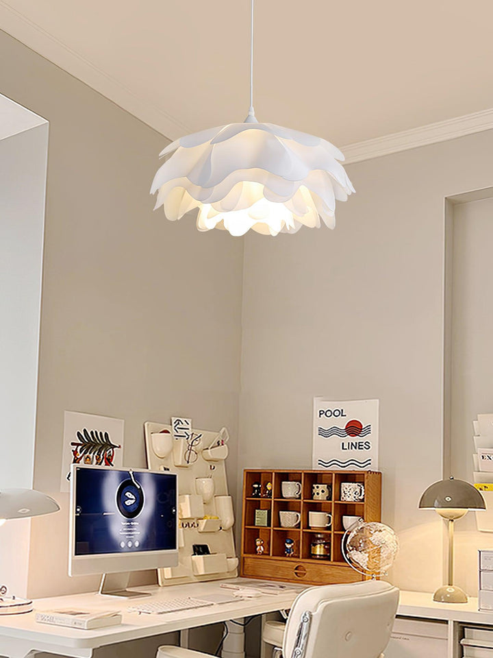 Flower Shaped White Pendant Lamp - Vakkerlight