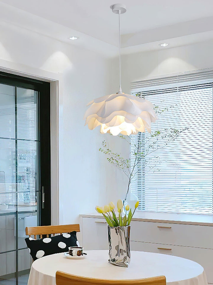 Flower Shaped White Pendant Lamp - Vakkerlight