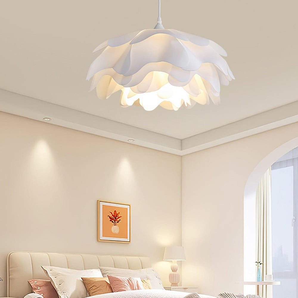 Flower Shaped White Pendant Lamp - Vakkerlight