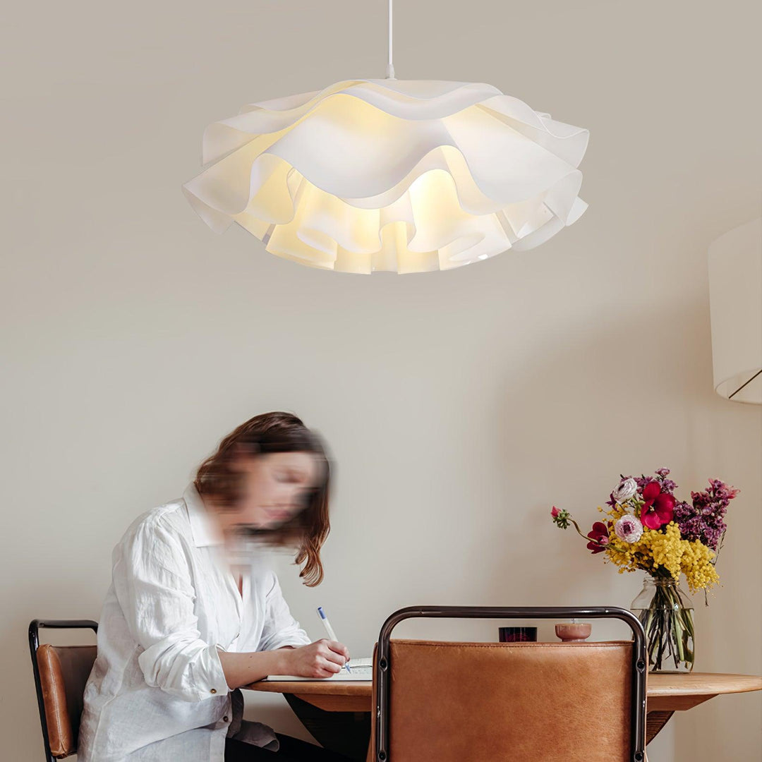 Flower Shaped White Pendant Lamp - Vakkerlight