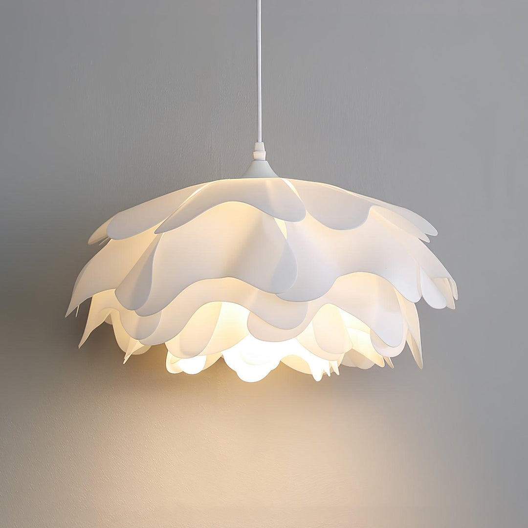 Flower Shaped White Pendant Lamp - Vakkerlight