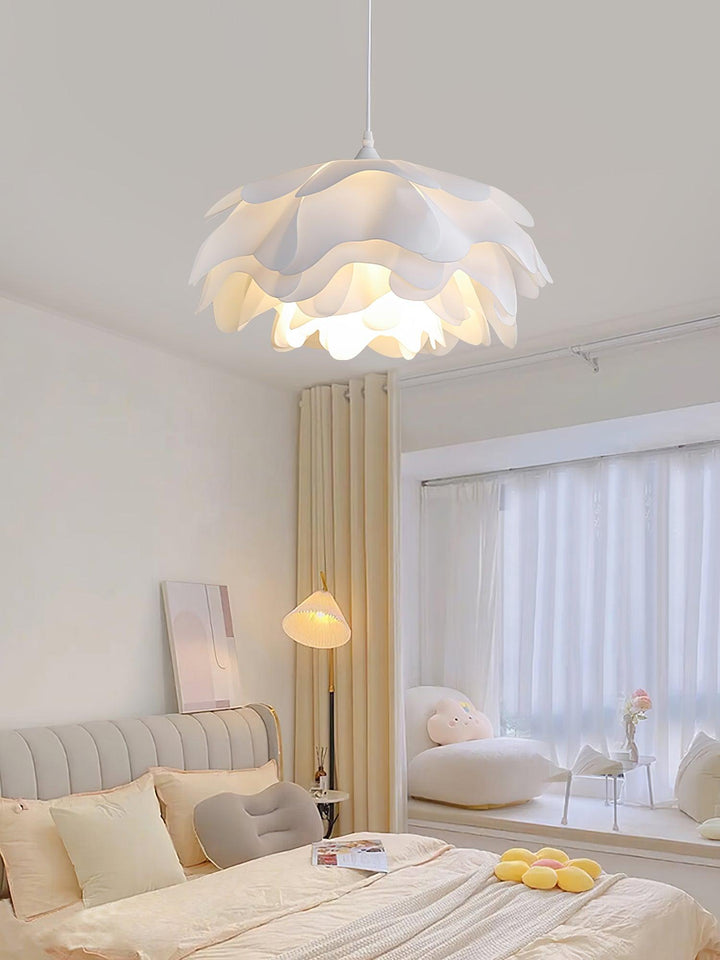 Flower Shaped White Pendant Lamp - Vakkerlight