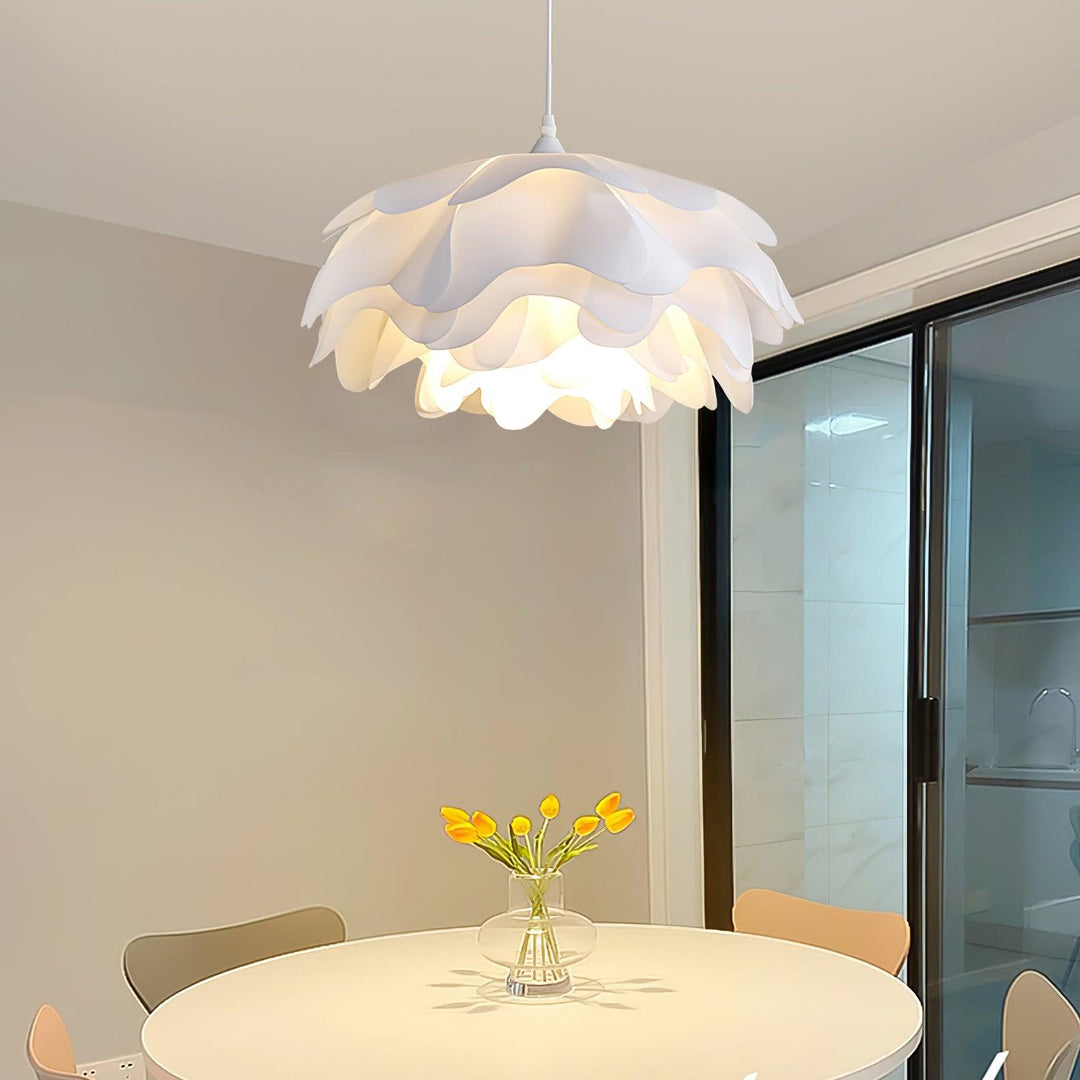 Flower Shaped White Pendant Lamp - Vakkerlight