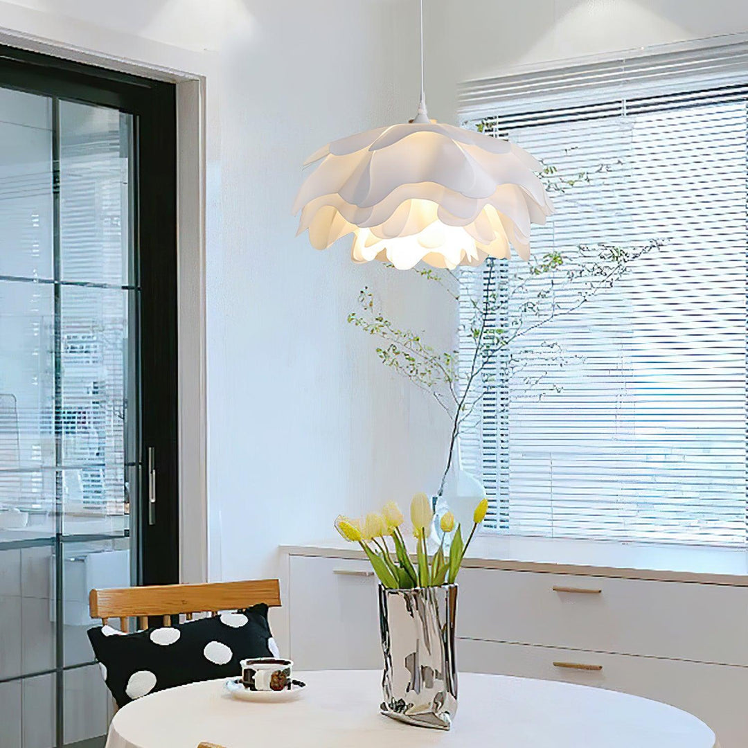 Flower Shaped White Pendant Lamp - Vakkerlight