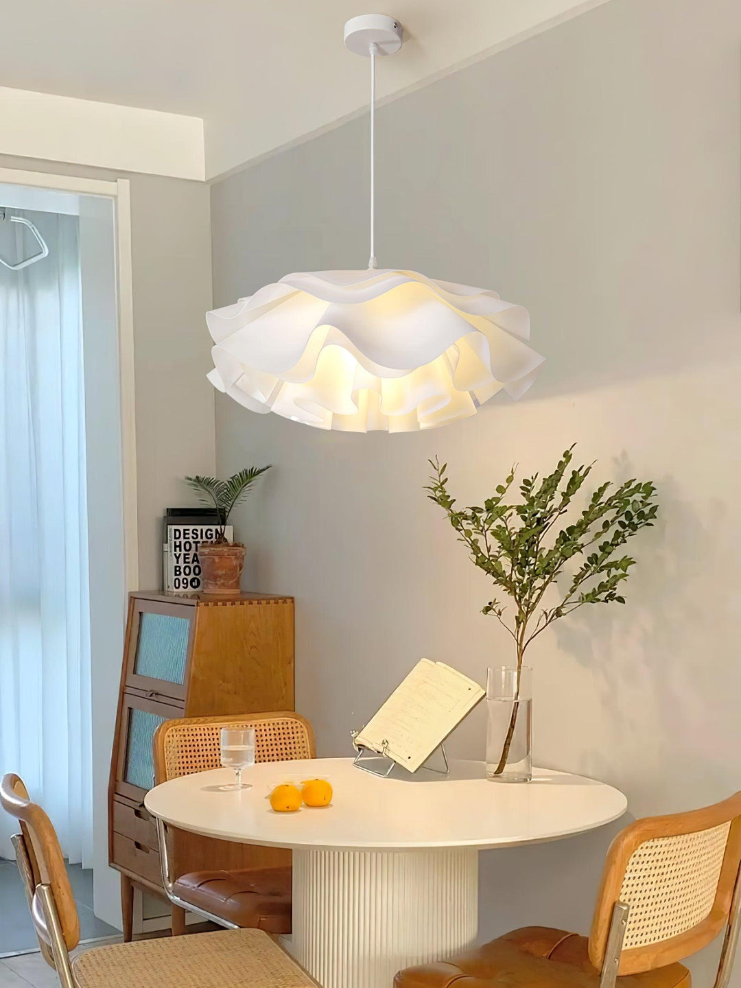 Flower Shaped White Pendant Lamp - Vakkerlight