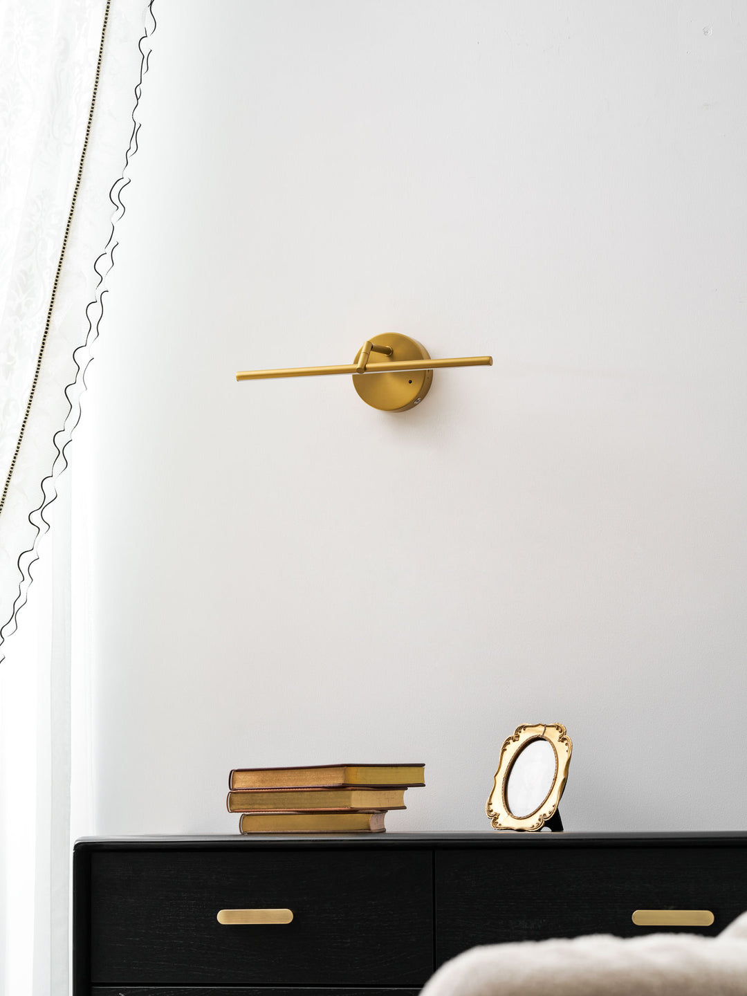 Galleria Slim Rechargeable Wall Light