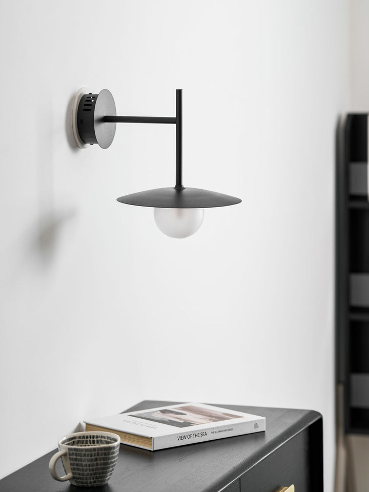 Gea Iron Wall Lamp - Vakkerlight
