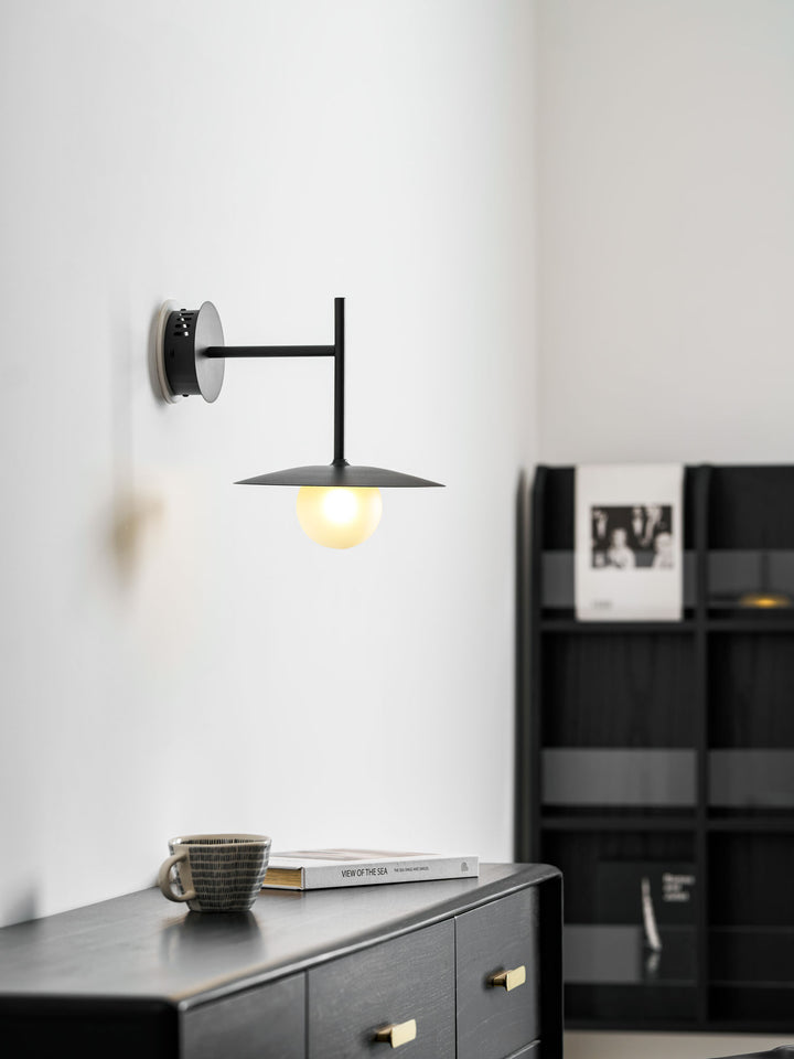 Gea Iron Wall Lamp - Vakkerlight