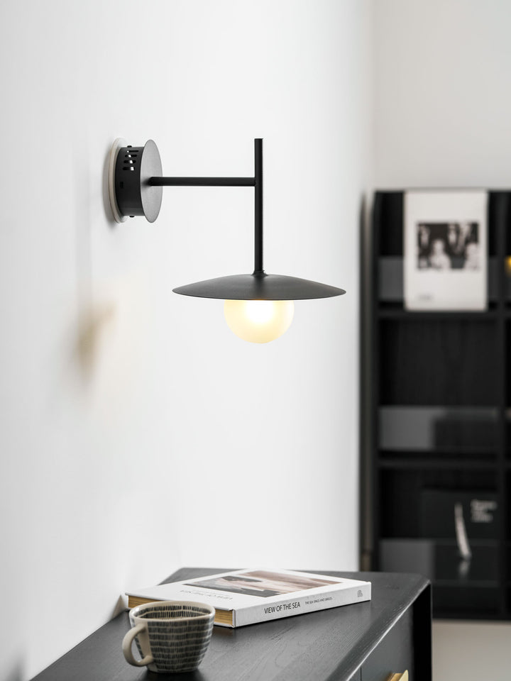 Gea Iron Wall Lamp - Vakkerlight