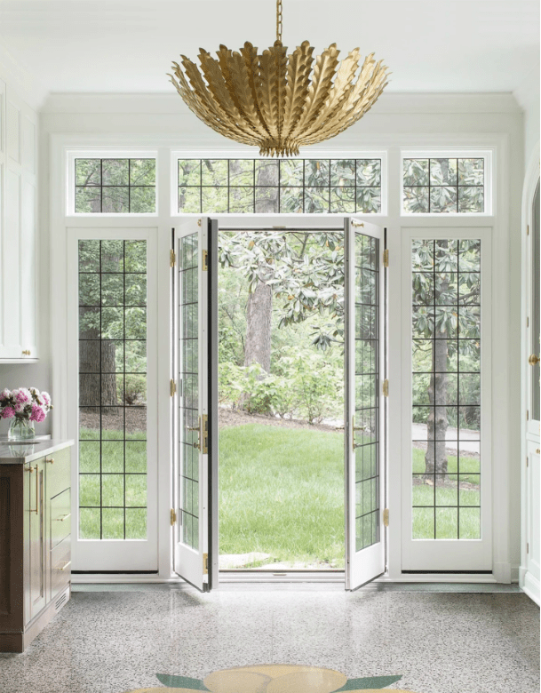 Gilded Acanthus Chandelier - Vakkerlight