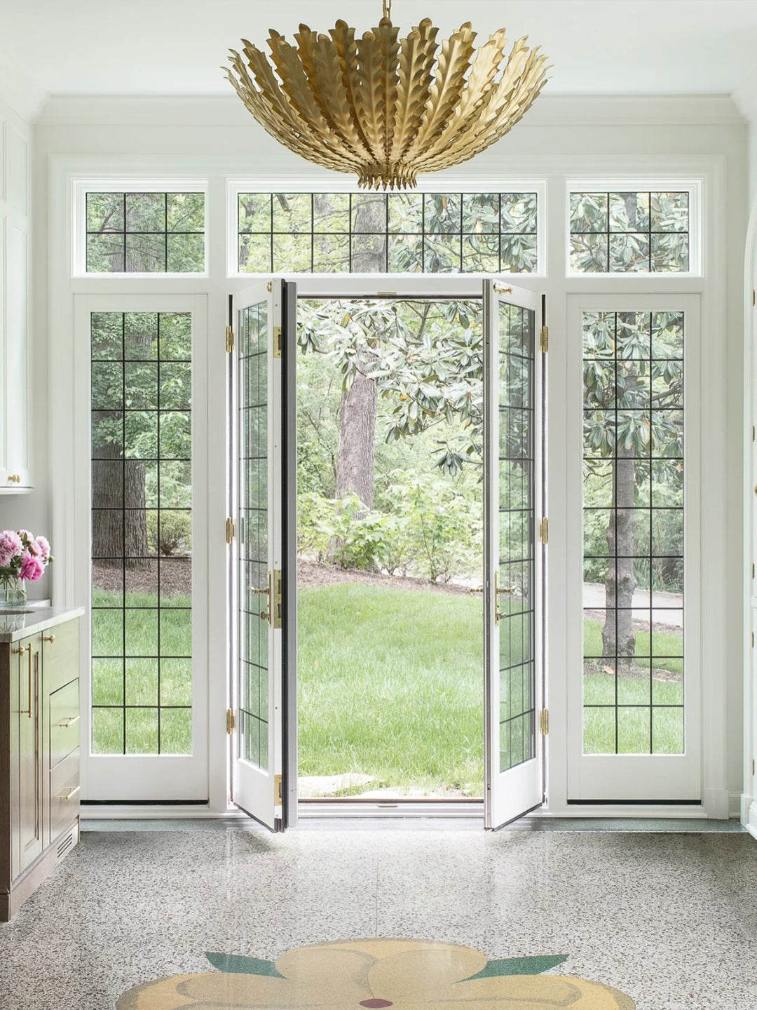 Gilded Acanthus Chandelier - Vakkerlight