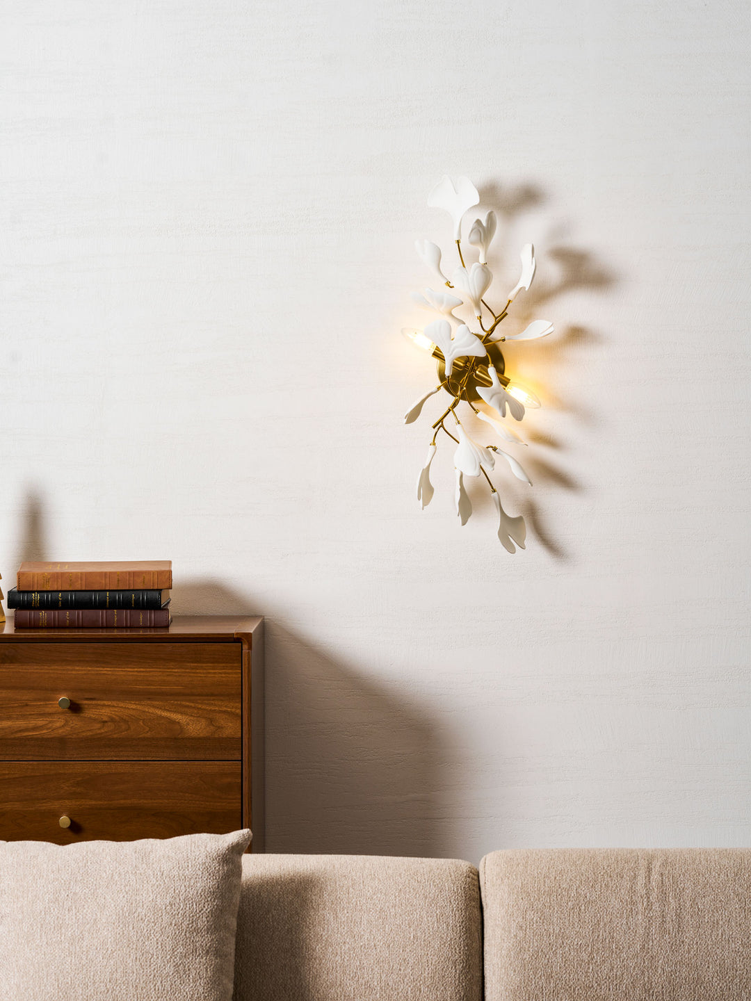 Wandleuchte mit Gingko-Blumen