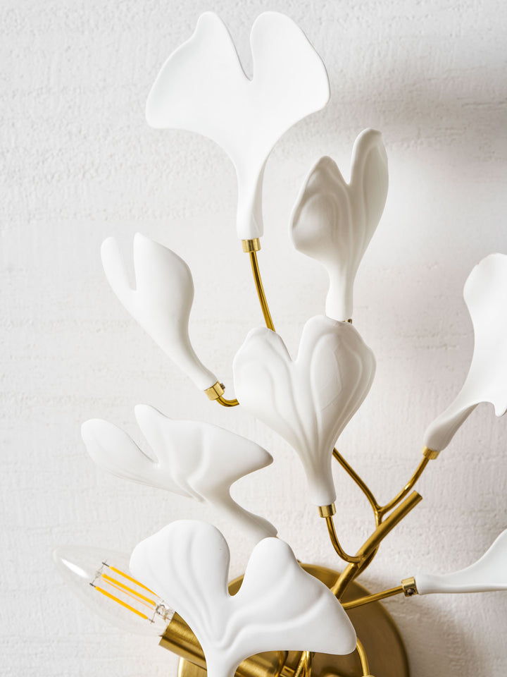 Wandleuchte mit Gingko-Blumen