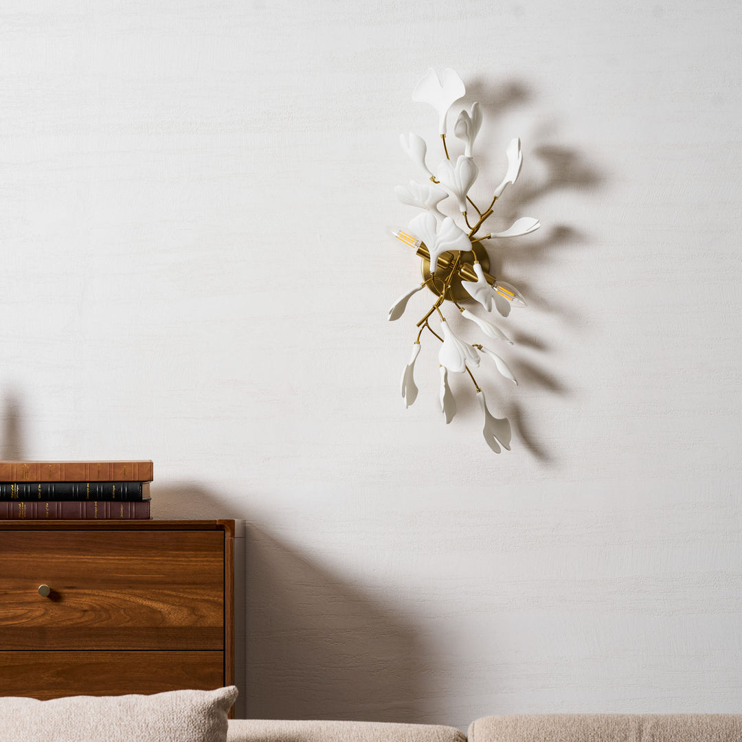 Wandleuchte mit Gingko-Blumen
