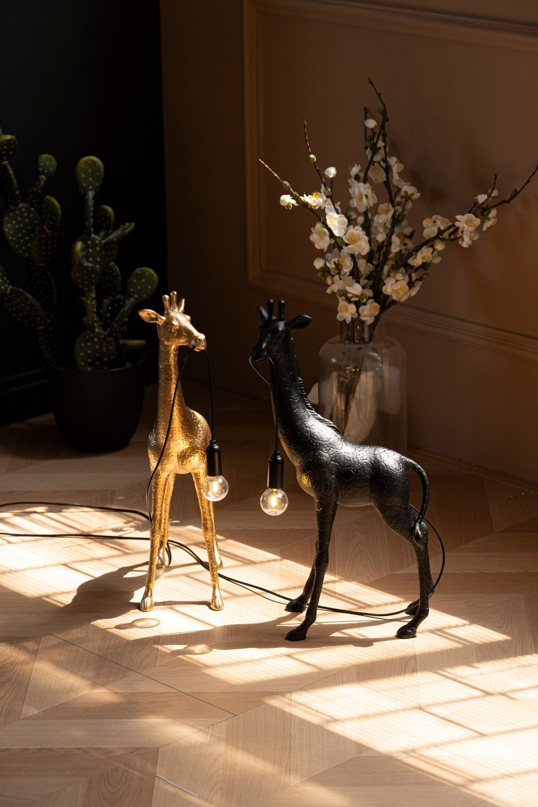 Giraffe Royale Sculpture Floor Lamp - Vakkerlight