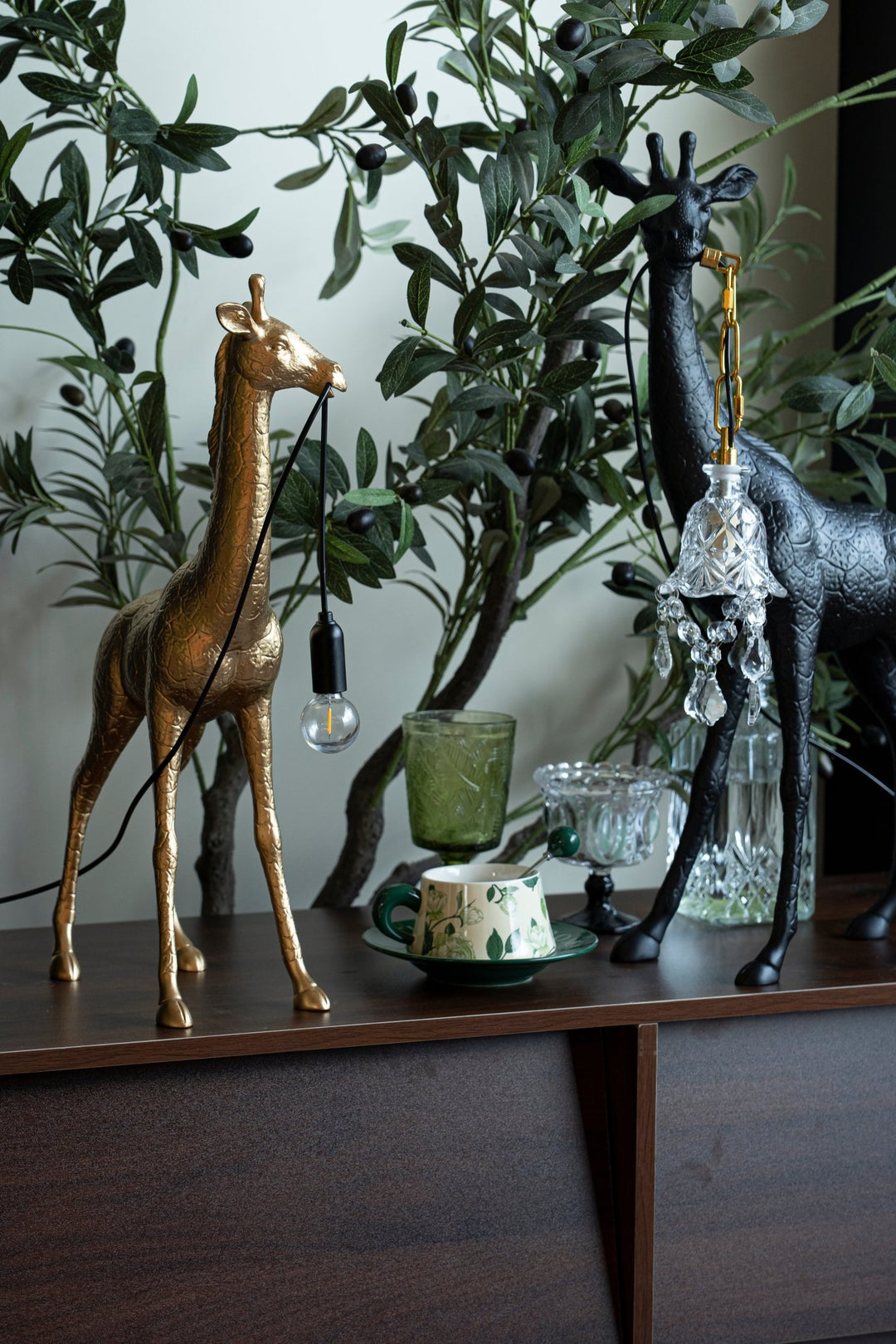 Giraffe Royale Sculpture Floor Lamp - Vakkerlight