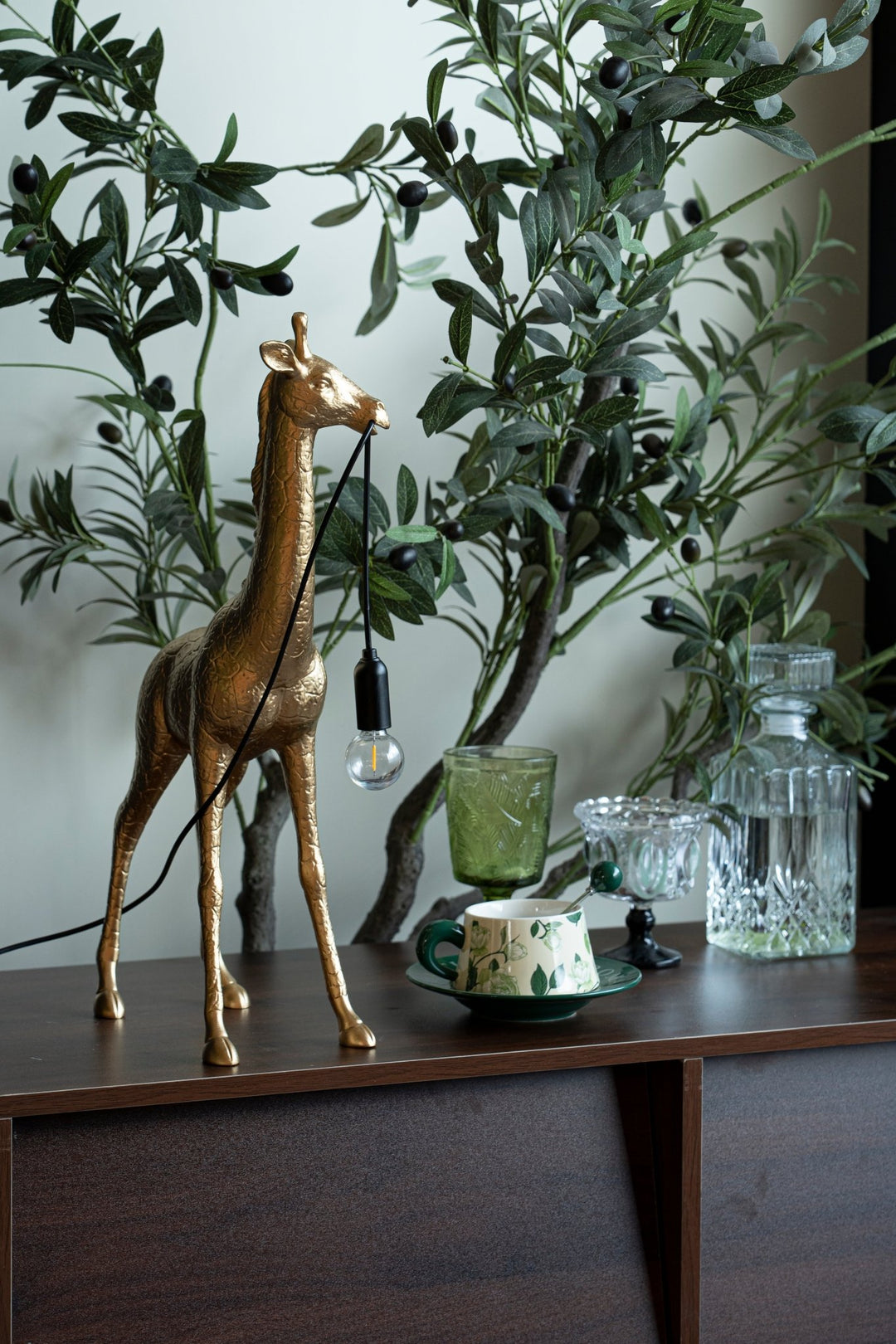Giraffe Royale Sculpture Floor Lamp - Vakkerlight