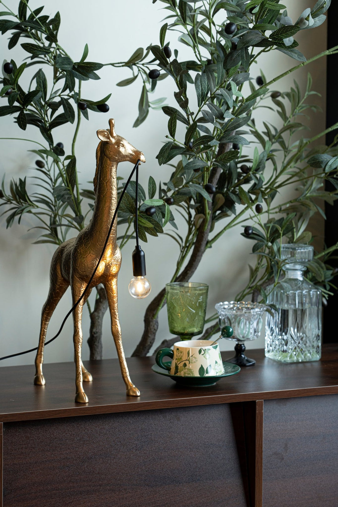 Giraffe Royale Sculpture Floor Lamp - Vakkerlight