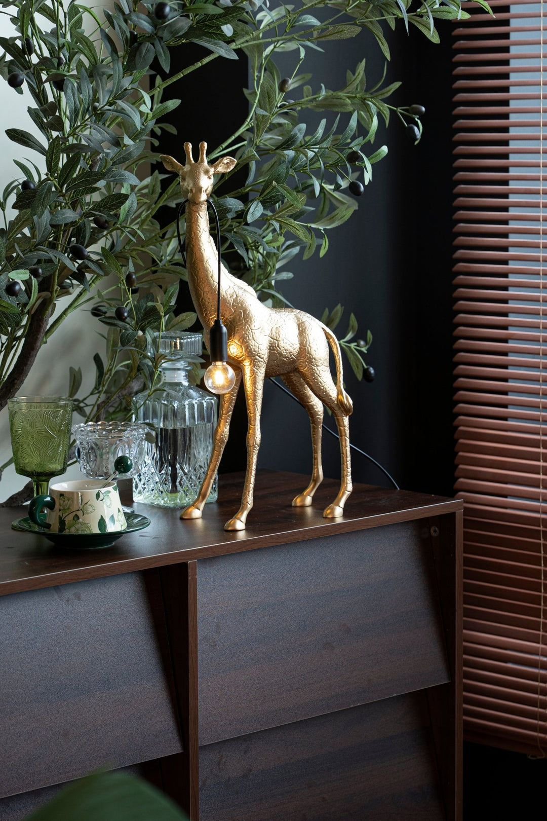 Giraffe Royale Sculpture Floor Lamp - Vakkerlight