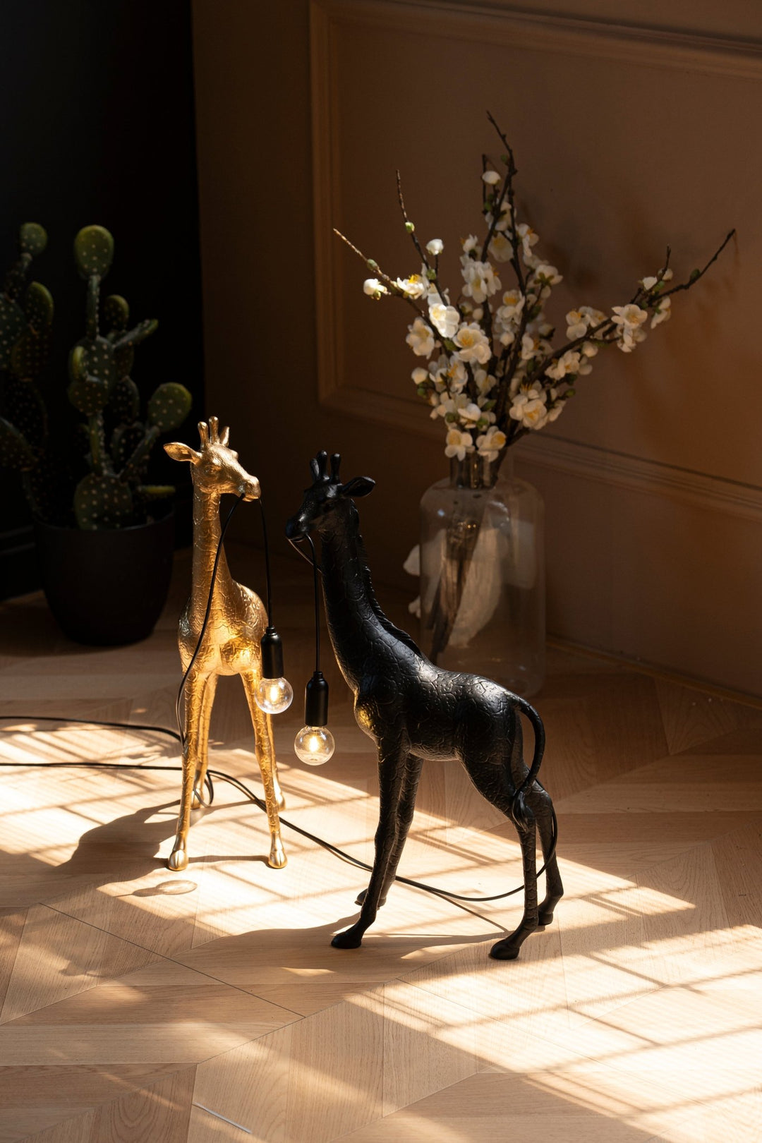 Giraffe Royale Sculpture Floor Lamp - Vakkerlight