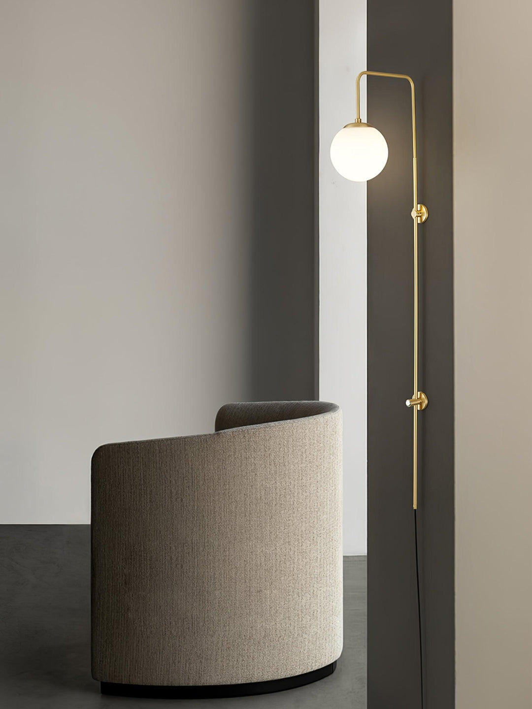 Globe Brass Wall Sconce - Vakkerlight