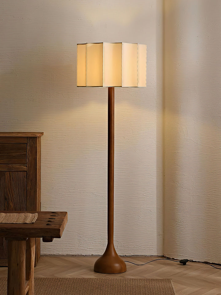 Hakka Floor Lamp - Vakkerlight