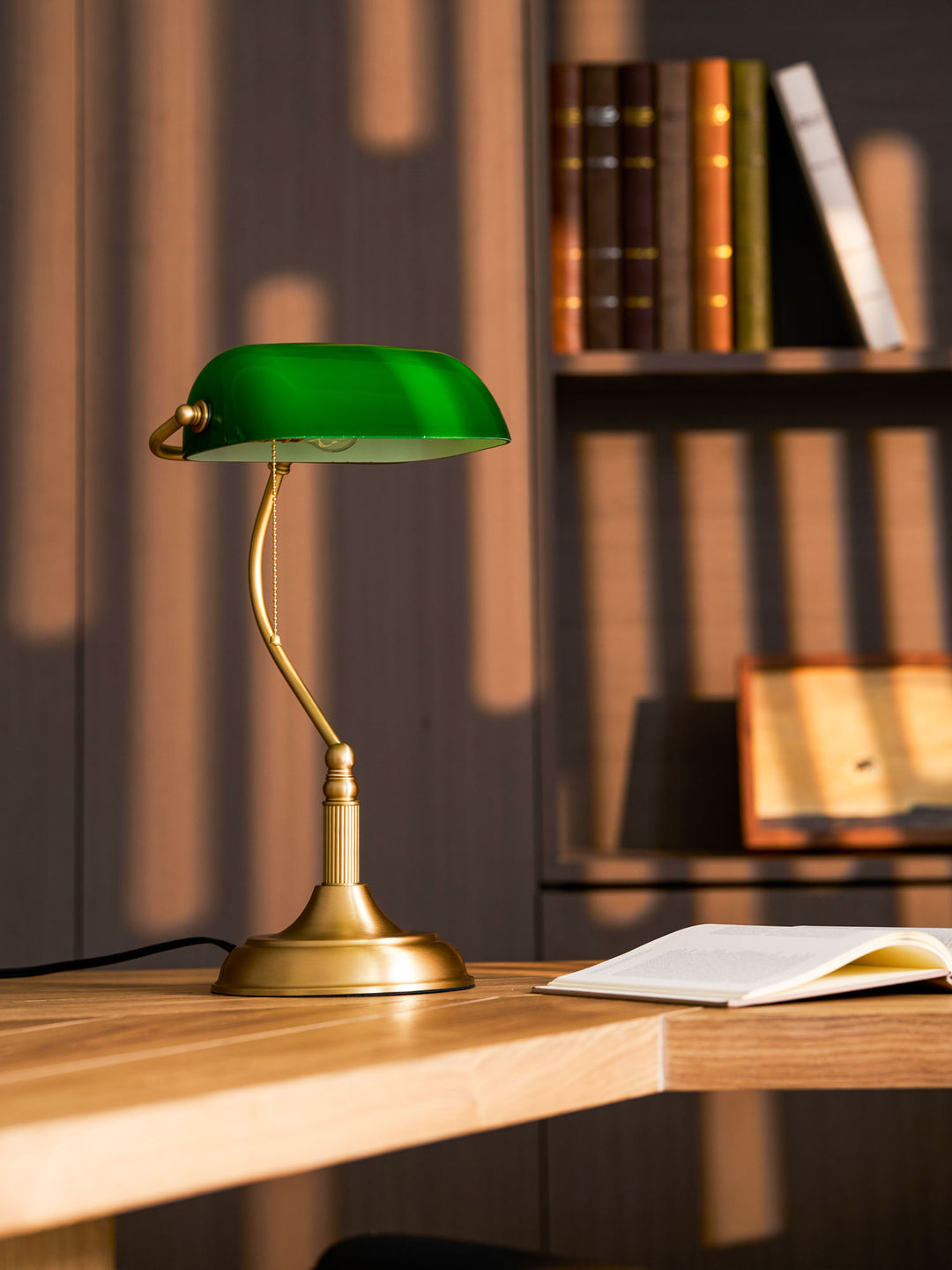 Harrison Banker Table Lamp - Vakkerlight