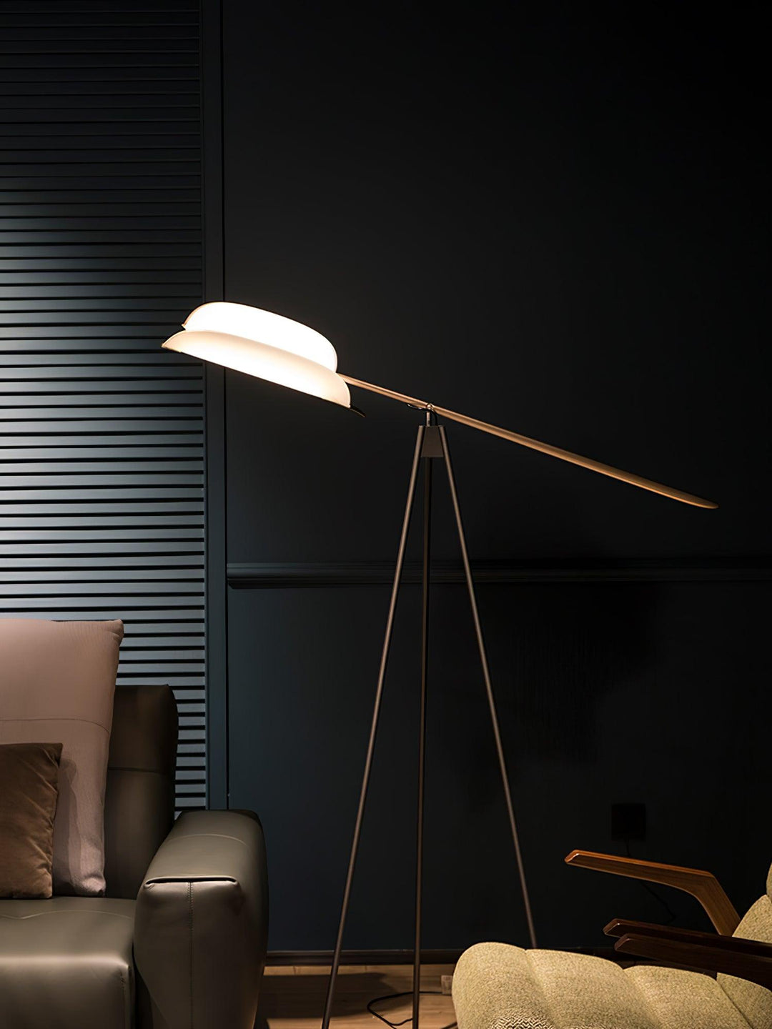 Heart Wing Tripod Floor Lamp - Vakkerlight