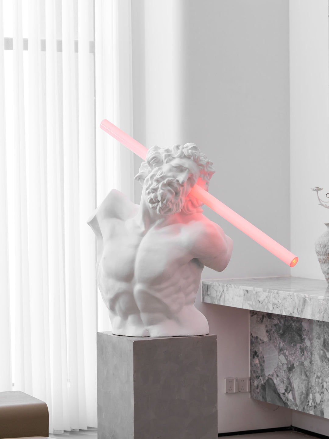 Helios Strike Sculpture Lamp - Vakkerlight