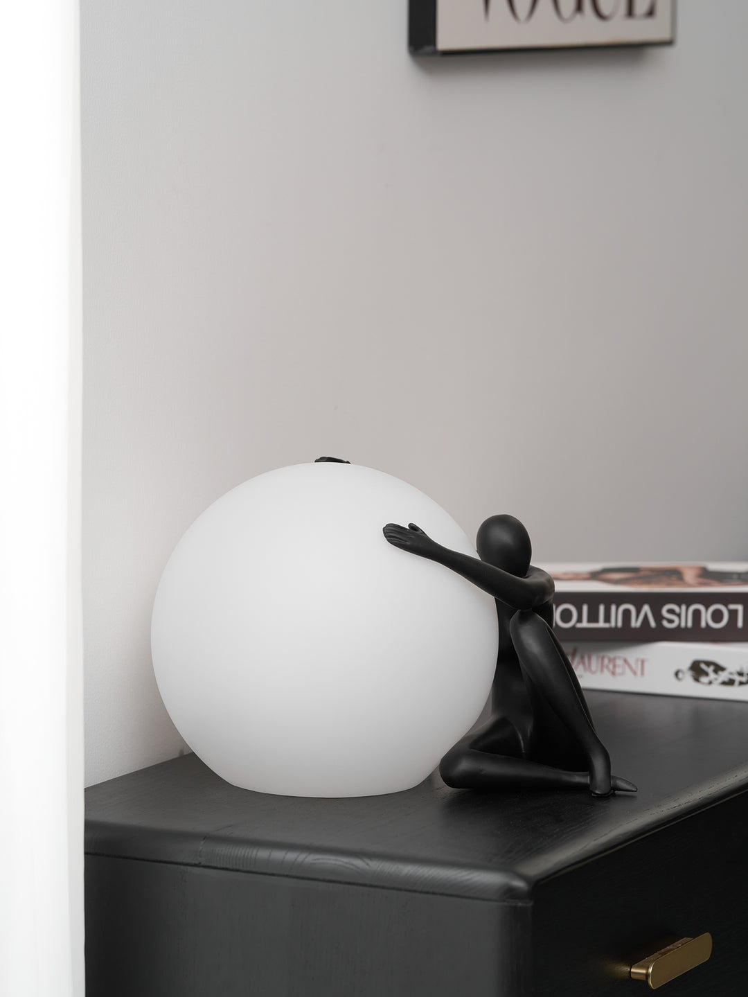 Humanoid Ball Holding Table Lamp
