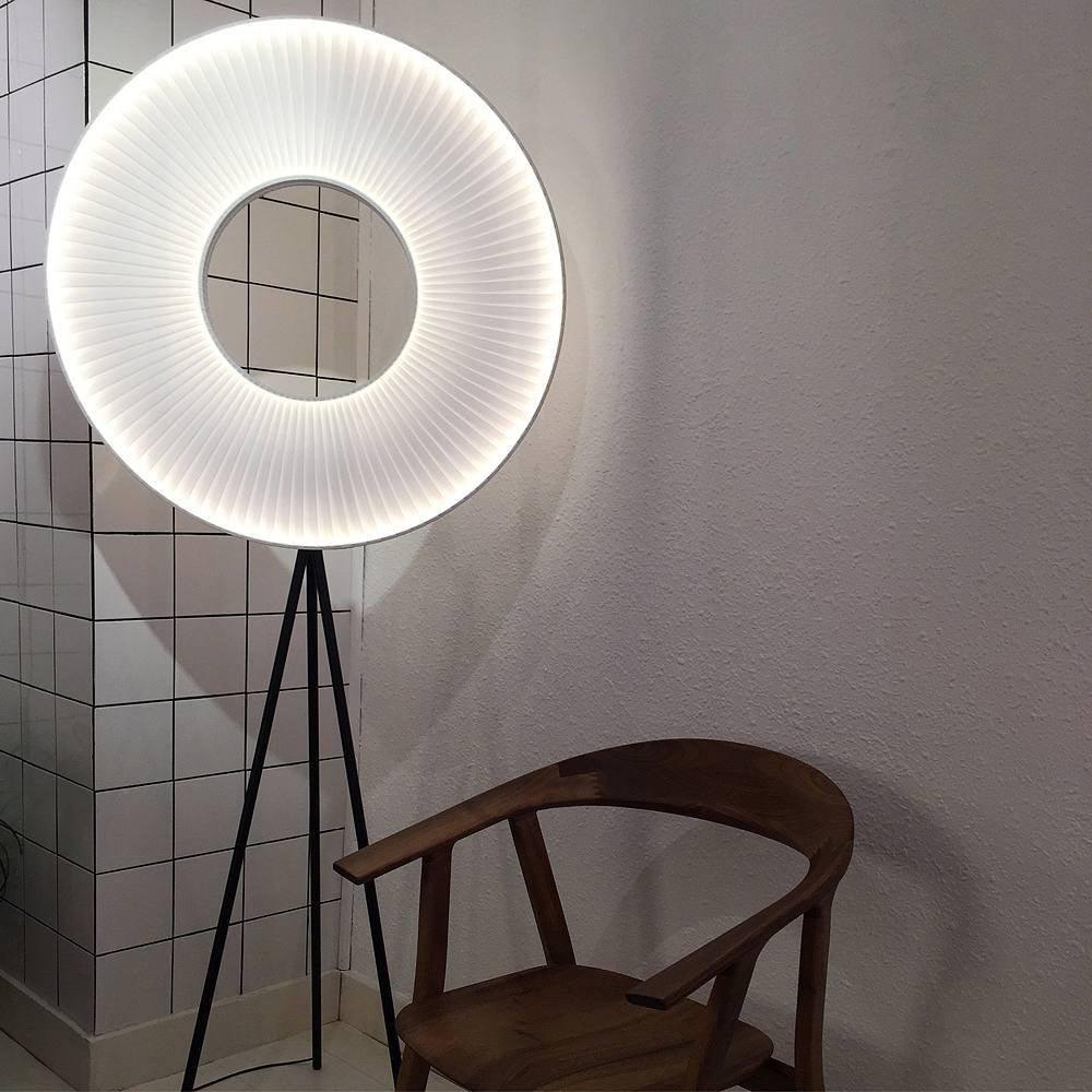 Iris Floor Lamp - Vakkerlight