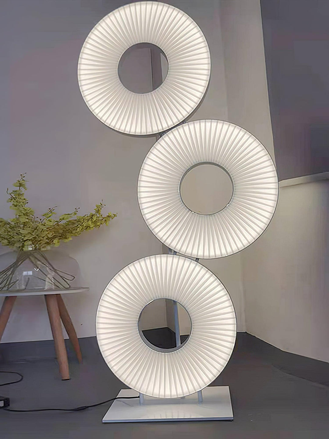 Iris Totem Floor Lamp - Vakkerlight