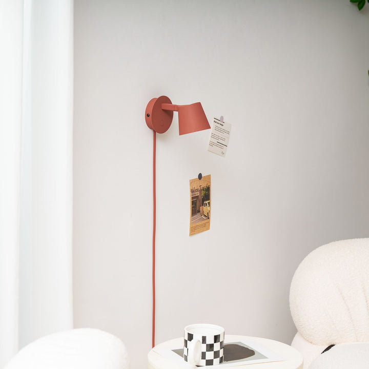 Tip Plug-In Wandleuchte