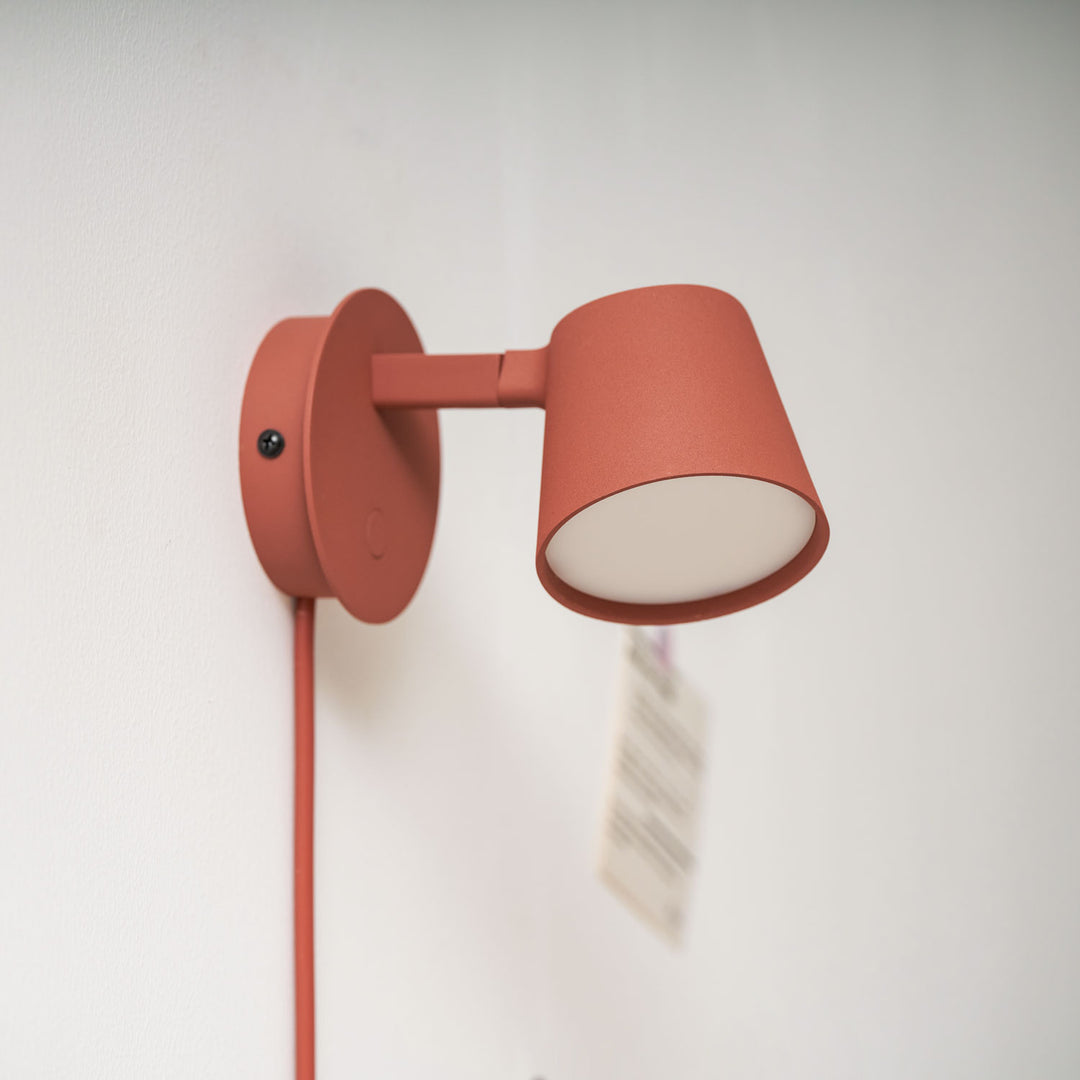 Tip Plug-In Wandleuchte