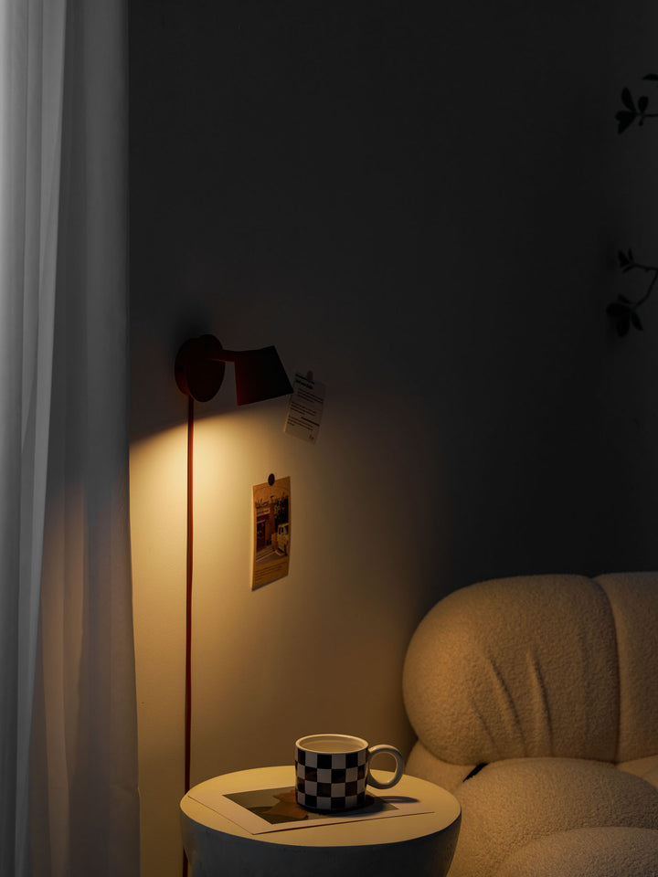 Tip Plug-In Wandleuchte