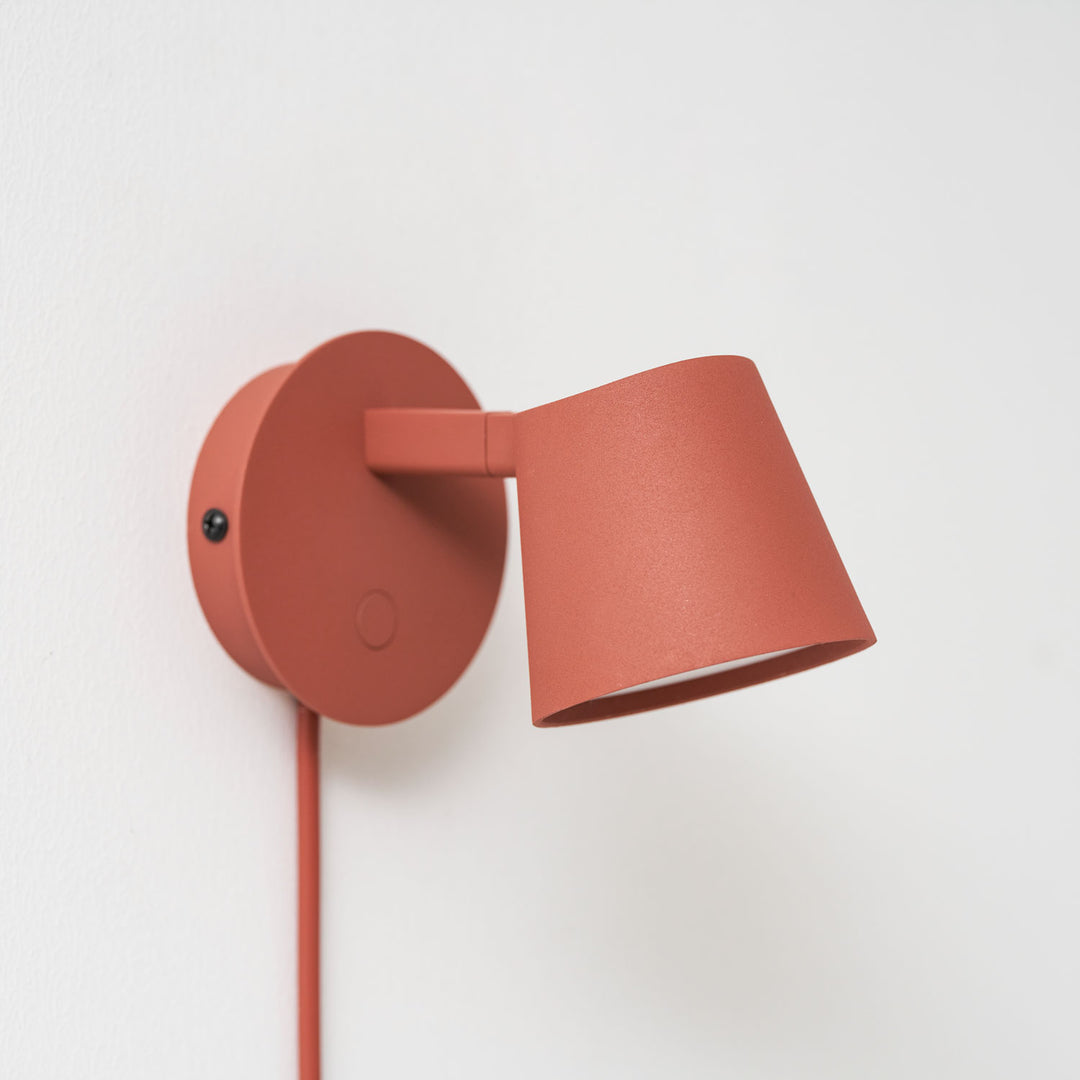 Tip Plug-In Wandleuchte