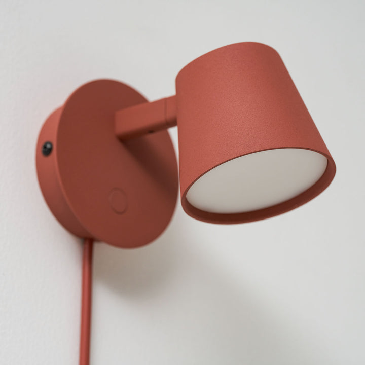 Tip Plug-In Wandleuchte