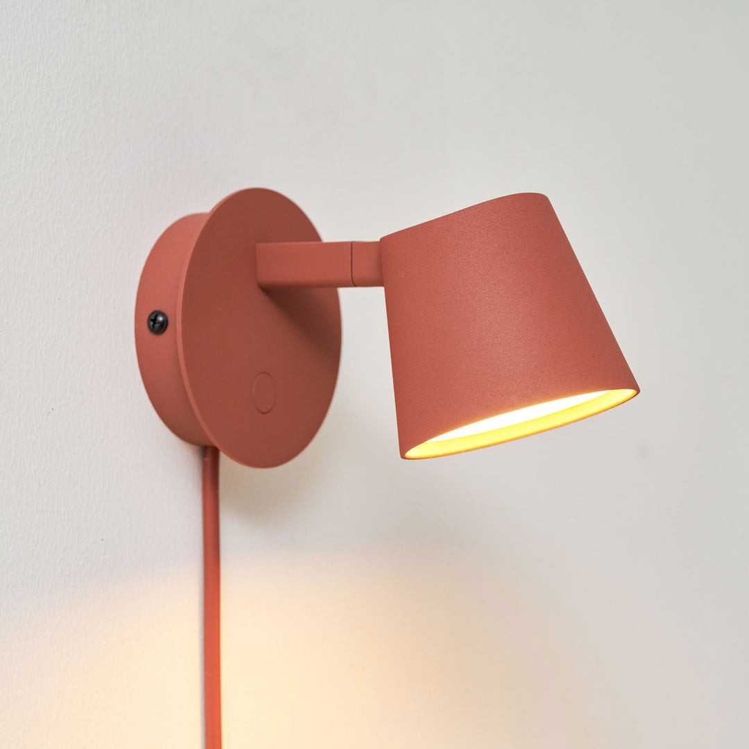 Tip Plug-In Wandleuchte