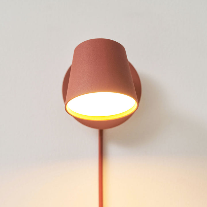 Tip Plug-In Wandleuchte