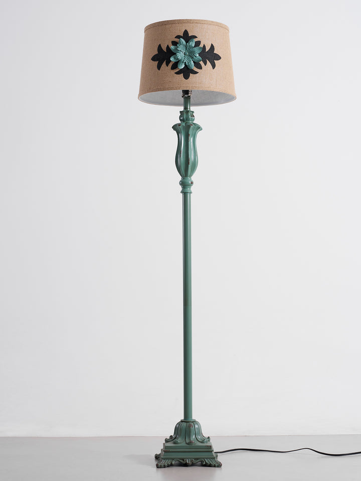 Lark Floor Lamp - Vakkerlight