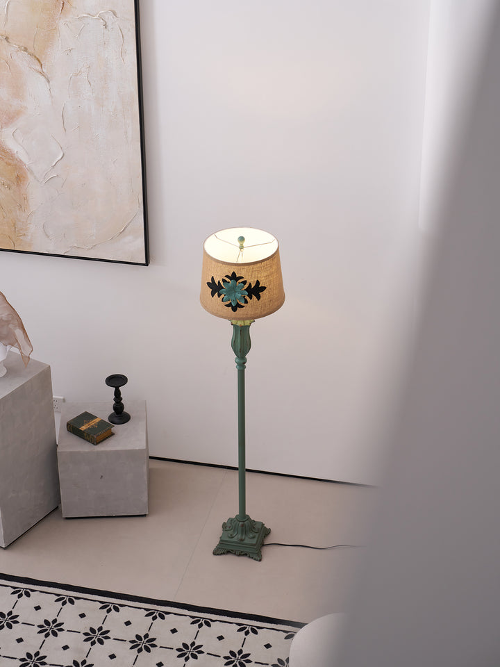 Lark Floor Lamp - Vakkerlight