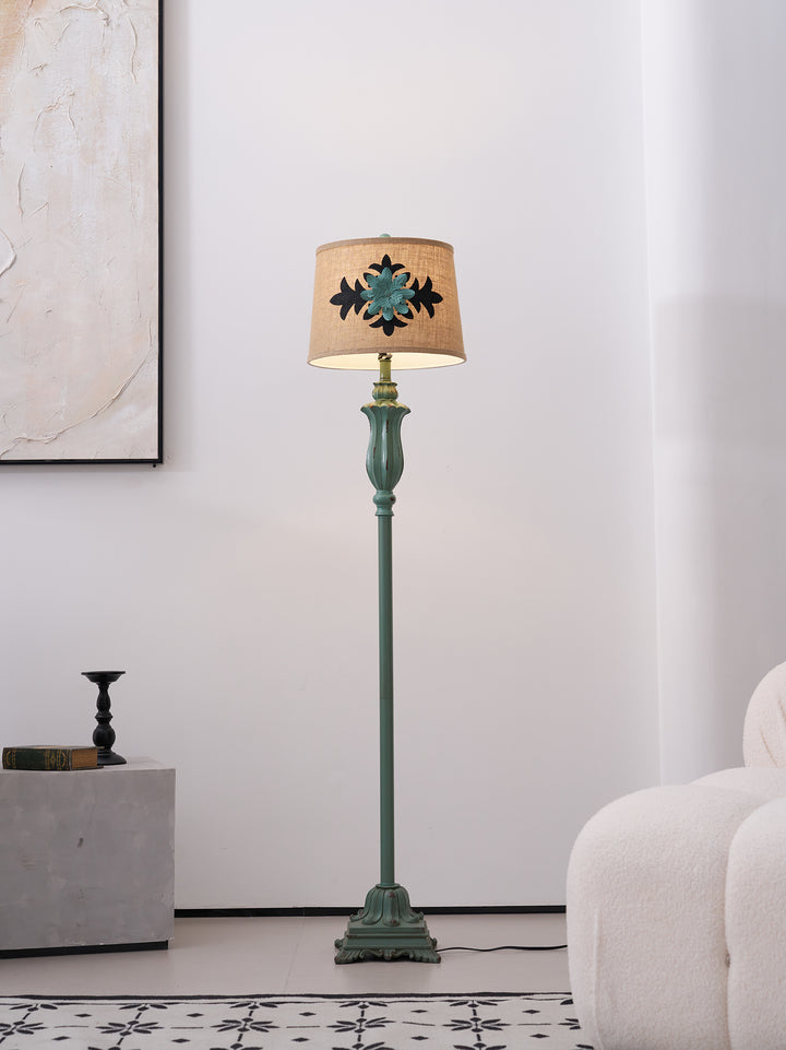 Lark Floor Lamp - Vakkerlight